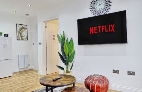 Very Cosy & Lovely 1 Bed Garden Apartment with side access, Suitable for Long Stay and Short Stay - Photo 2