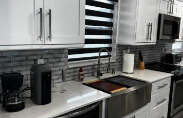 The Palm Stay Near SWF Airport laundry - Foto 31