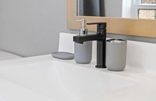 Cozy 2BR Retreat near Downtown - Foto 12