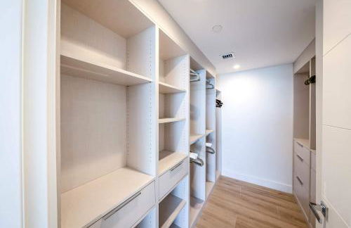 Bayview Villa by Rove Travel - Waterfront with Patio - Foto 18