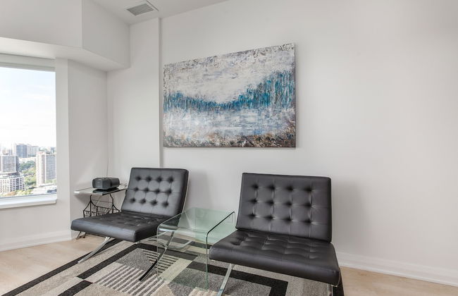 QuickStay - Chic in Yorkville (Yonge & Bloor) - Photo 17