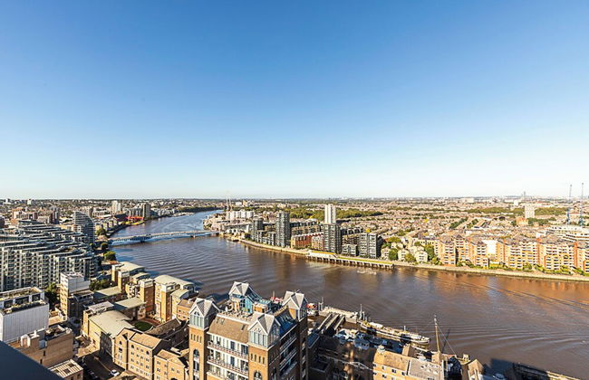 Luxurious 3-bed Sky-high Battersea Gem - Foto 30