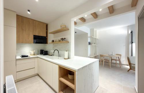 Luxury Downtown Apartment A2 - Photo 8