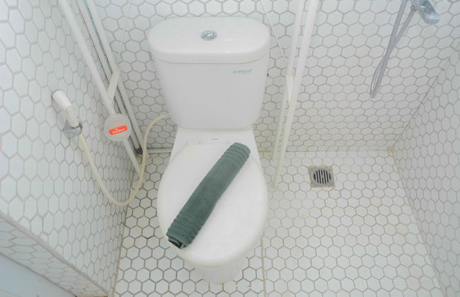 Best Studio Room with Wall Bed Tifolia Apartment - Foto 14