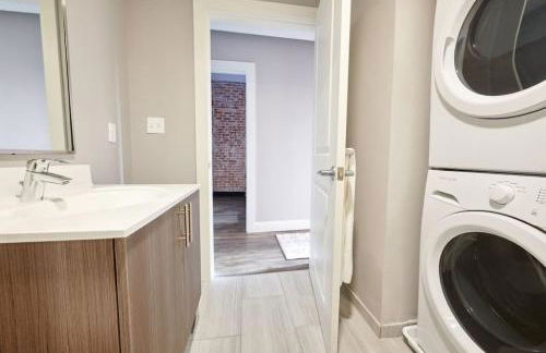 Pet Friendly 3 Bed 2 Bath steps to Beacon Hill - Foto 1