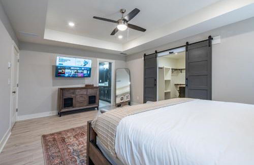 Modern Emerson retreat close to LakePoint Sports - Photo 30