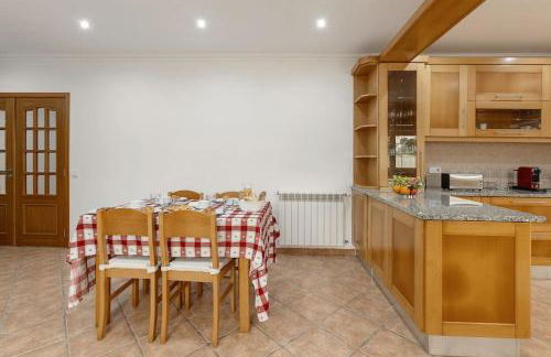 Casa das Grutas - Spacious villa with private parking - Photo 16