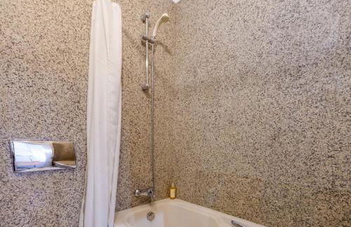 Skyview 2BR with Balcony and Garage - Foto 76