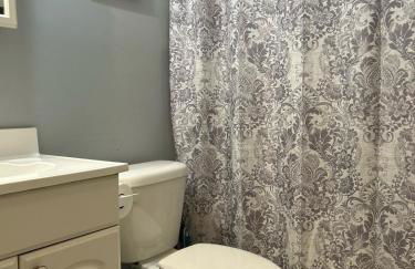 Under the Oaks, A Downtown Hidden Gem - Foto 12