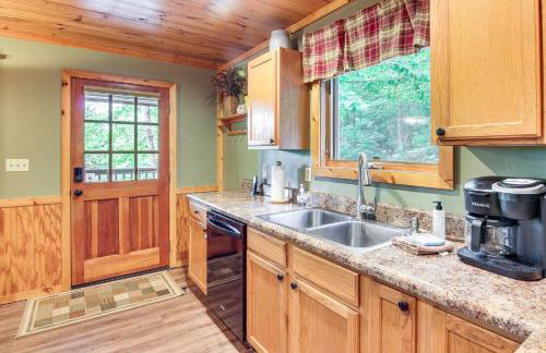 Fox Den with Hot Tub! 22 Mi to Cataloochee Skiing - Foto 11