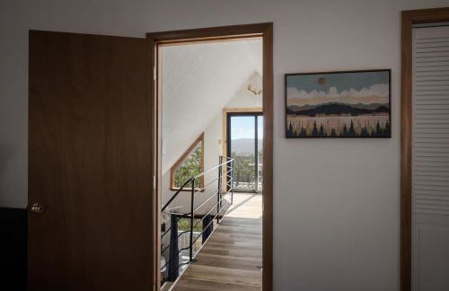 Cozy cabin w hot tub fire pit & ski access - Foto 30