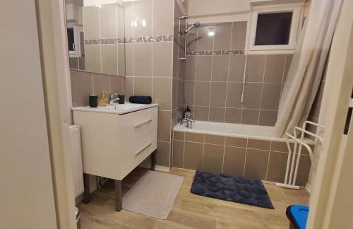 T3 lumineux avec grande terrasse et parking sécurisé - Foto 22