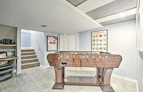 Lakefront Home with Game Room, Theater and Dock! - Foto 21