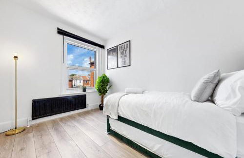 3 Beds Home walking distance from Shirley High Street - sleep 7 - Free Parking - Pool Table - 50" TV - Foto 34