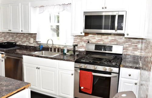 Handsome Home Renovated - close to Metro - Foto 12