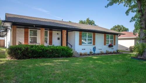 LUX ~Pet Friendly Richardson 3 bedroom 1 story Home~ - Foto 5, Garden, Garden view