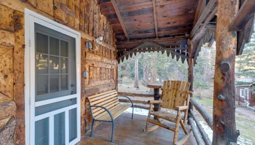 Rustic Log Cabin with Studio about 5 Mi to Pikes Peak! - Foto 2