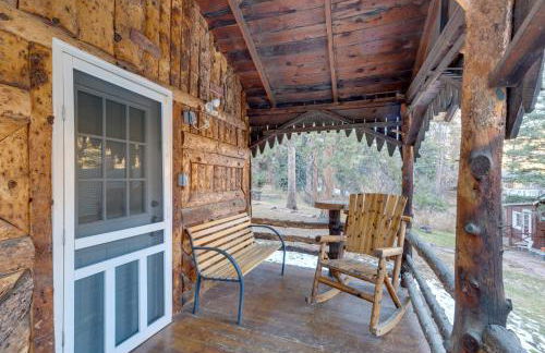 Rustic Log Cabin with Studio about 5 Mi to Pikes Peak! - Foto 2