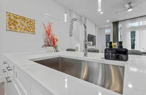 Pet-Friendly 2BR l Private Baths l Stylish Stay - Foto 34