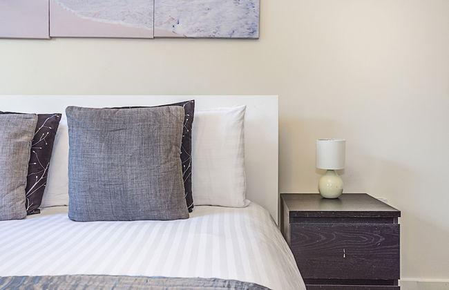 Canary Wharf Luxury Apartments - Photo 16