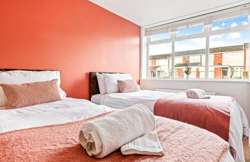 Spacious 4 Bed House in Exhall, Sleeps 7 - Foto 15