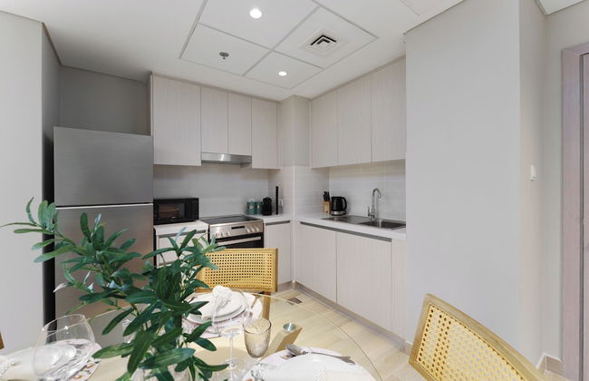 Maison Privee - Charming Retreat w/ Panoramic Views on Yas Island - Photo 8