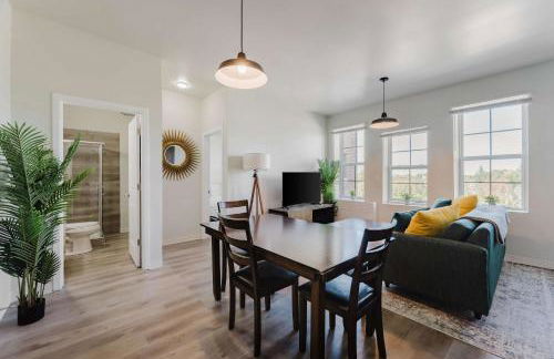 2BR Modern Retreat Near Henry Ford - Foto 2