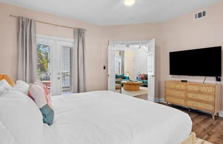 Steps to Beach! Arcade Game Room, Pool + Hot Tub Calico Scallop by Avantstay - Foto 56