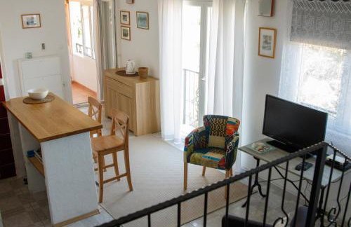 Apartments-Estate under the Paintbrush - Photo 37