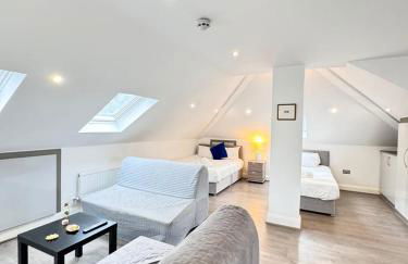 HEATHROW AIRPORT apartments-FREE parking-Free underground to and from Heathrow-30 min central London - Foto 6