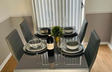 Wolverhampton 3-Bed Home Garden 4 Beds Parking for 2 Vans Ideal for Contractors, NHS & Long Stays Near M6, Walsall & City Centre - Foto 20