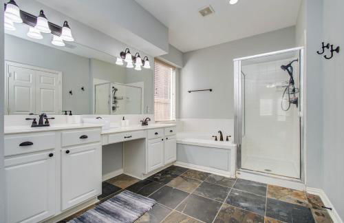 Luxury Pool Home Near Sugar Land Town Center - Photo 25