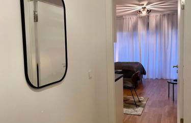 Studio Stevie Nicks I Workplace I 24in Screen I Kitchen I PS4 - Foto 8