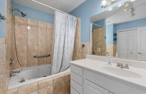 Pirates Cove - Private Pool, Seasonal Hot Tub, Game Room, Close to Beach, Pets OK - Photo 31