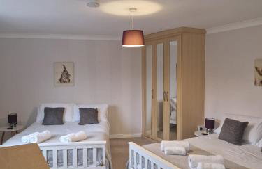 Hereford - Finch House - Modern 4 Bedroom House Located in South Hereford, Dog Friendly With Nearby Countryside, Pool Table, Sleeps up to 10 Guests - Hosted by RENTMYHOUSE - Foto 37