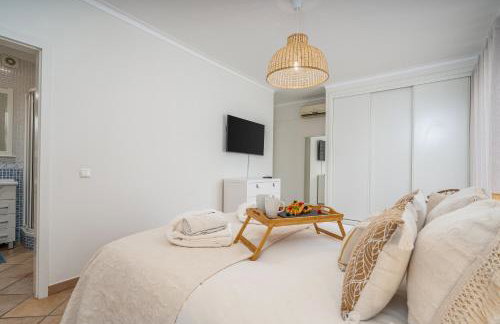Bright Flat w/ Terrace & Pools by HostWise - Foto 18
