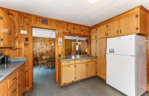 Bayview Cottage 3BR Fireplace Lakefront - Photo 8