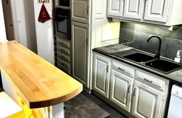 BedinReims "burgundy bottle" 110m2 Exceptional, 4 chambres doubles, 2 bain, free park & wifi, tout équipé - Foto 6