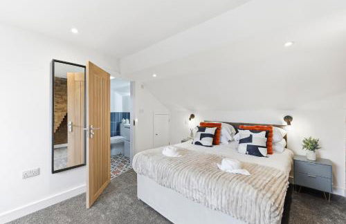 Stylish Duplex Apartment - Excellent Location - Free Parking, Virgin TV, Fast Wifi and Self-Check-In by Yoko Property - Photo 11