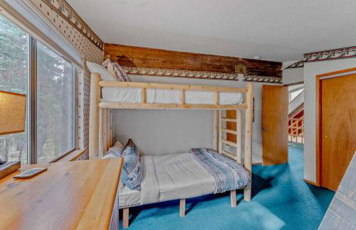 Near Northstar Wooded Retreat with Deck & Loft - Foto 23