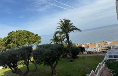 Stylish Seaview Apartment - Photo 40