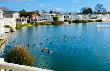 Lakeside mini lodge - Foto 1