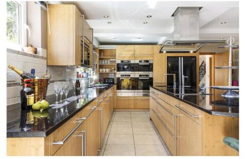 Sleeps10/18-parking-garden-pool-hottub-balcony - Foto 61