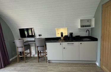 Rowan Hobbit Pod at Cowbridge Cabins - Foto 8