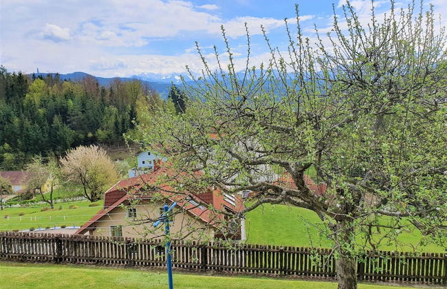 Apartment by Worthersee With Pool - Photo 35