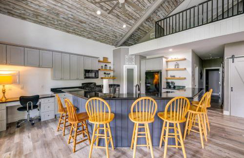 Outdoor Entertainment Space: Home in McQueeney - Foto 7