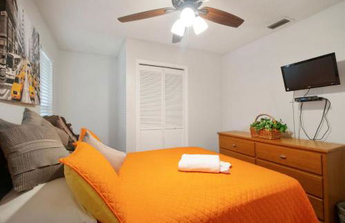 Tampa Bay- Large Pool home- Private Heated Pool! - Foto 35