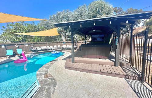 Half ACRE Lux Pool SPA with FIREPIT ARCADE Grill Sleeps 40 - Foto 2