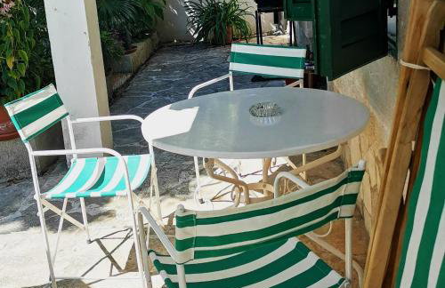 Secret Garden Apartment with private parking space - Photo 25