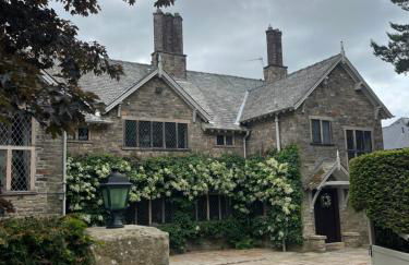 Greenacres Hall - Photo 1